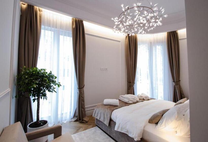 سوییت جونیور, The Crown Boutique Hotel & Spa