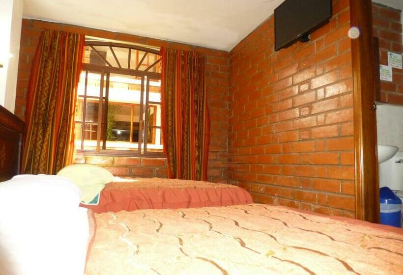 Standard Triple Room, Hostal Nomada