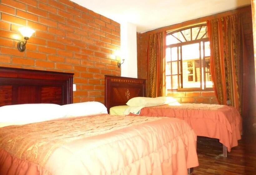 Standard Quadruple Room, Hostal Nomada
