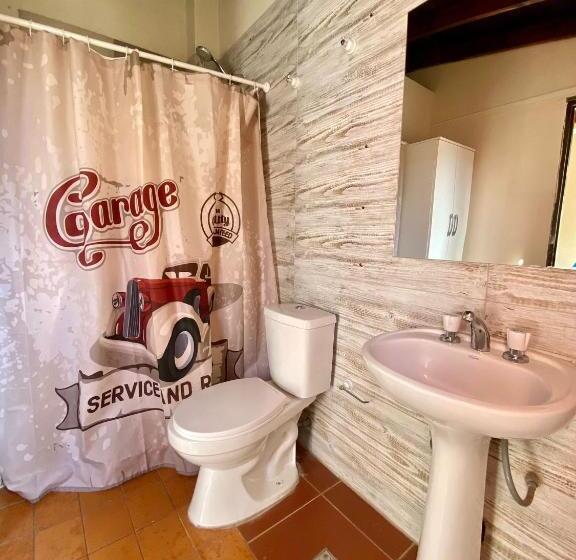 اتاق اکونومی, Open House Hostel