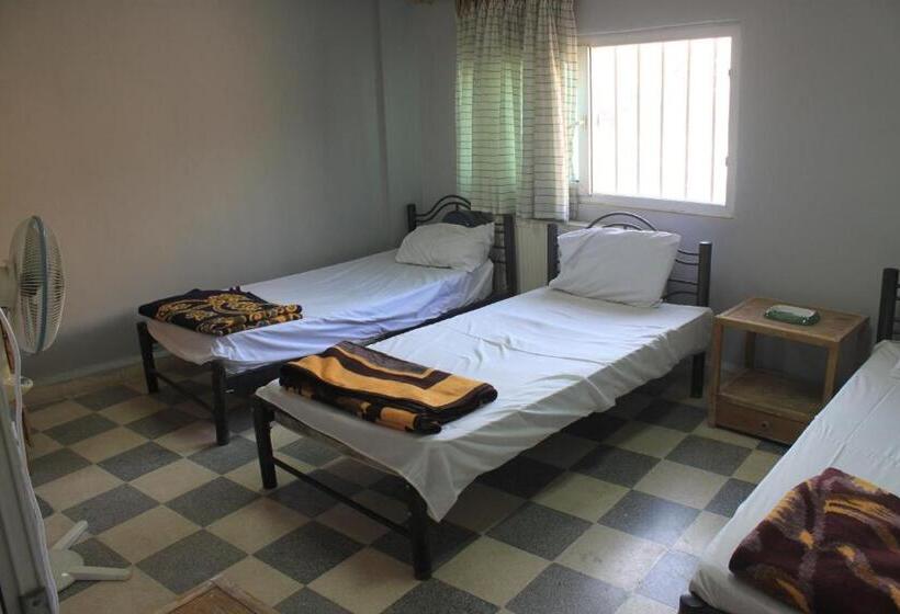 Economy Triple Room, Cairwan