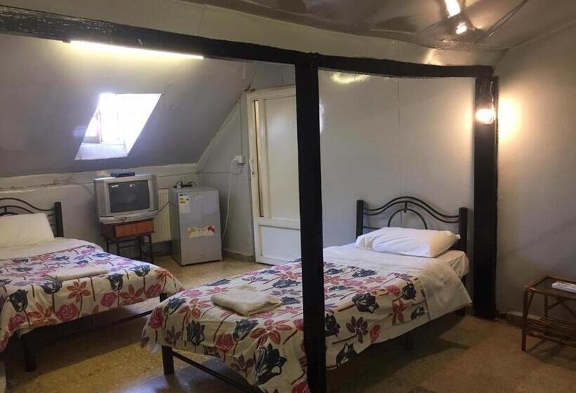 Economy Quadruple Room, Cairwan