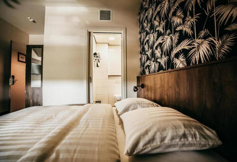 Quarto Estandar, Frans Op Den Bult