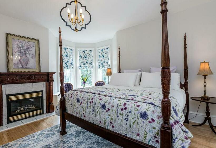 חדר דחוקס עם מיטת קינג, The Secret Garden B&b Inn