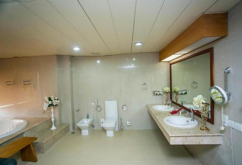 سوئیت پرزیدنت, Lagos Oriental