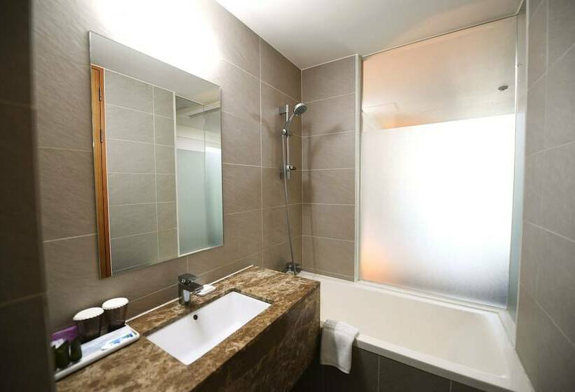 غرفة ديلوكس, Laonzena