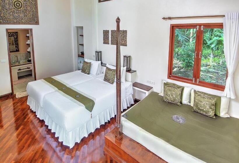 Бунгало с видом на бассейн, Khanom Hill Resort