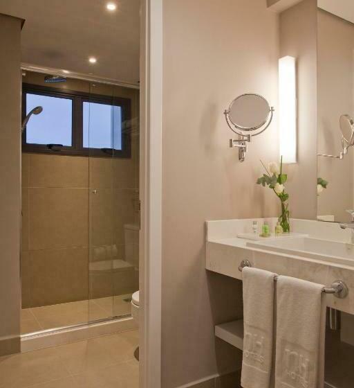 غرفة قياسية, NH Curitiba The Five