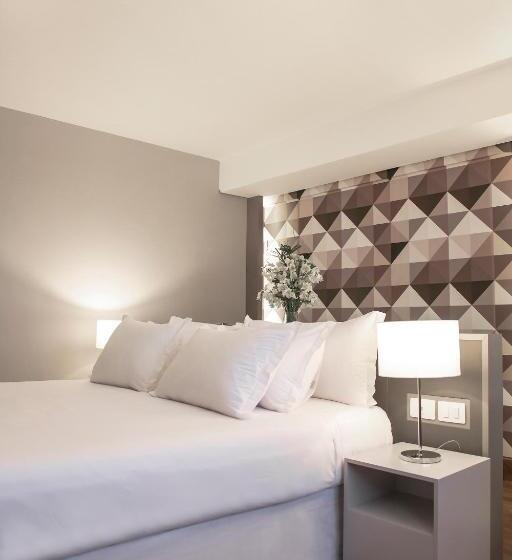 غرفة كومفورت ثلاثية, NH Curitiba The Five