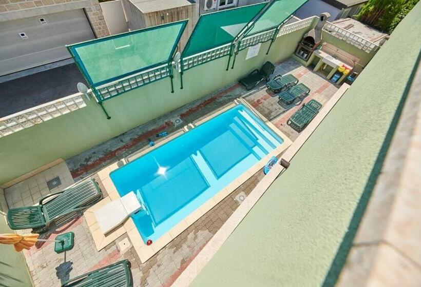 آپارتمان 1 خوابه همکف, Villa Punta Viktory