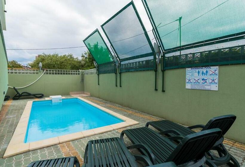 آپارتمان 1 خوابه همکف, Villa Punta Viktory