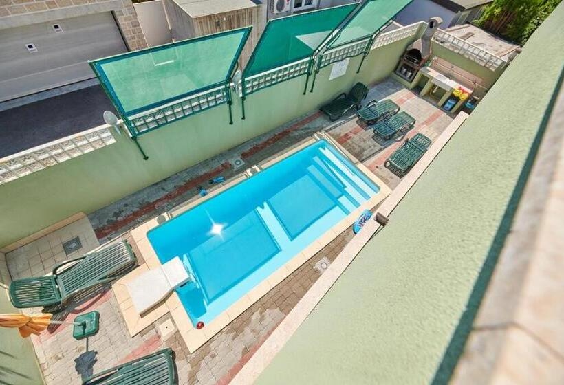 آپارتمان 1 خوابه با بالکن, Villa Punta Viktory
