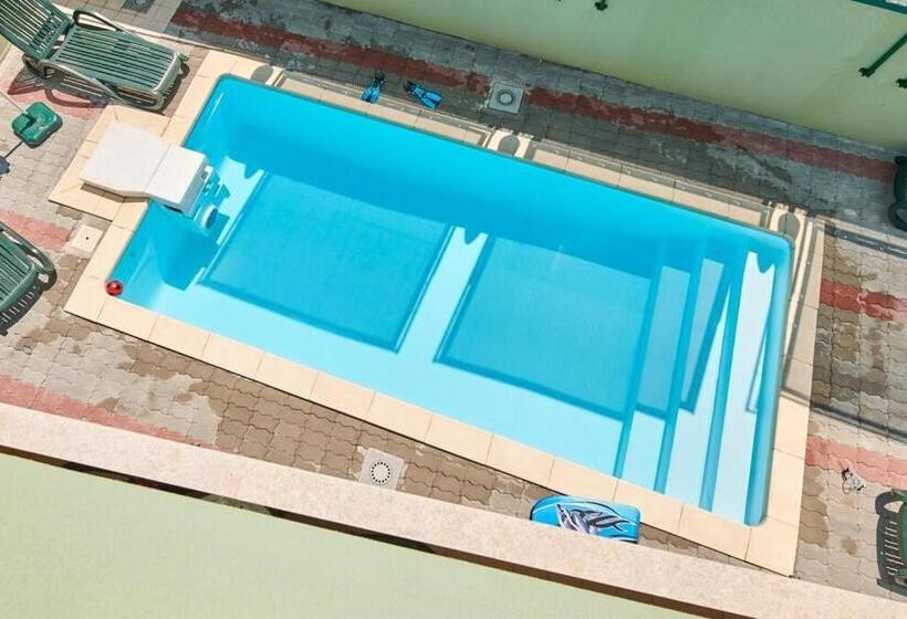 آپارتمان 1 خوابه با بالکن, Villa Punta Viktory