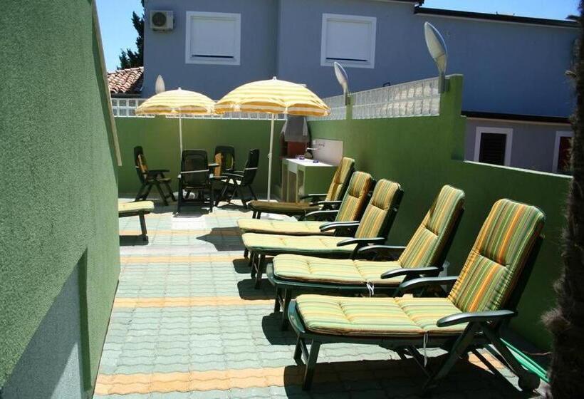 آپارتمان 1 خوابه با بالکن, Villa Punta Viktory
