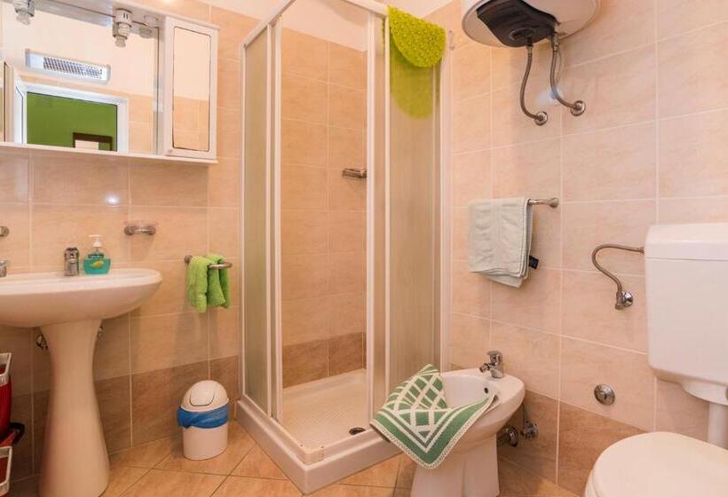 آپارتمان 1 خوابه با تراس, Villa Punta Viktory