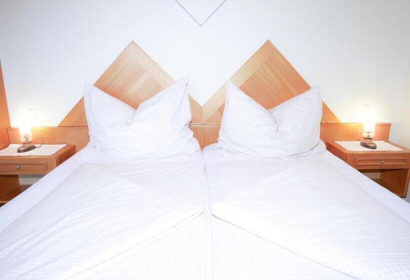 Номер Стандарт с Балконом, 5rooms Frühstückspension