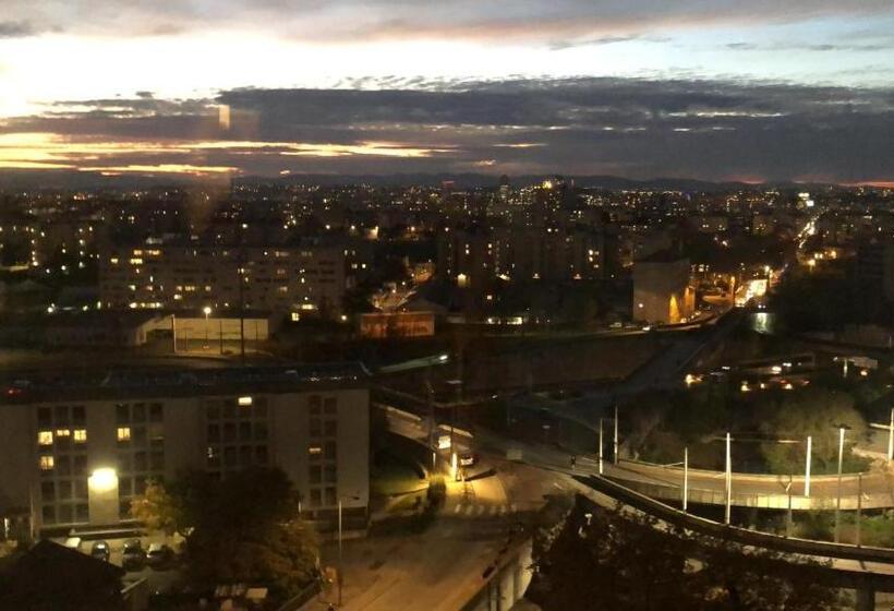 חדר דלוקס עם מרפסת, Chambre Privée En Colocation Villeurbanne Métro Bonnevay