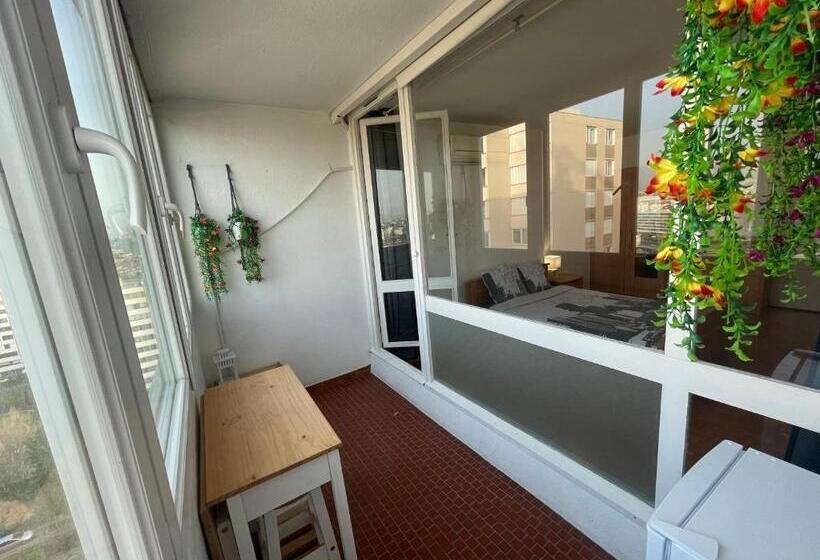 חדר דלוקס עם מרפסת, Chambre Privée En Colocation Villeurbanne Métro Bonnevay