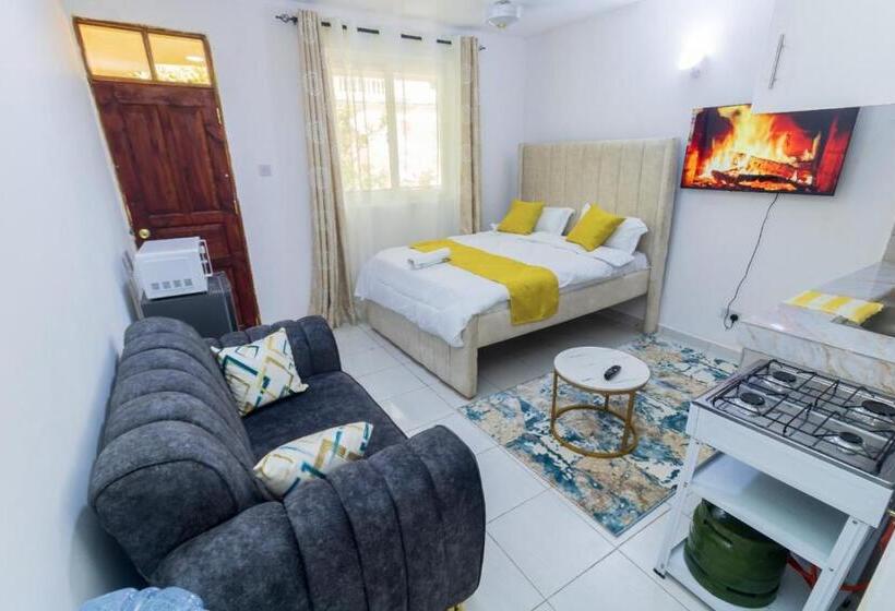 استودیو خانوادگی, Studio Airbnb Apartment, In Bamburi Mwembeni, Mombasa