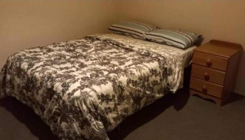 اتاق استاندارد با سرویس بهداشتی مشترک, City Budget Accommodation