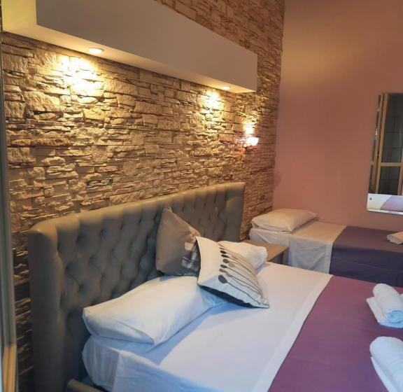 标准三人间, Giuchi Bed E Breakfast