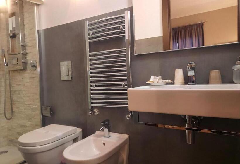 标准三人间, Giuchi Bed E Breakfast