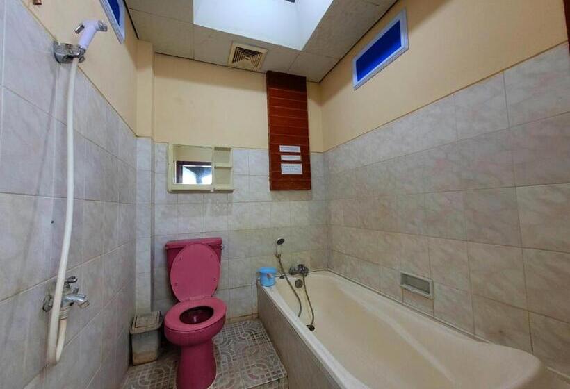 اتاق لوکس سه تخته, Dirgahayu Ponorogo