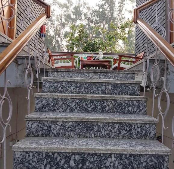 패밀리 스위트, The Farmerian Resort