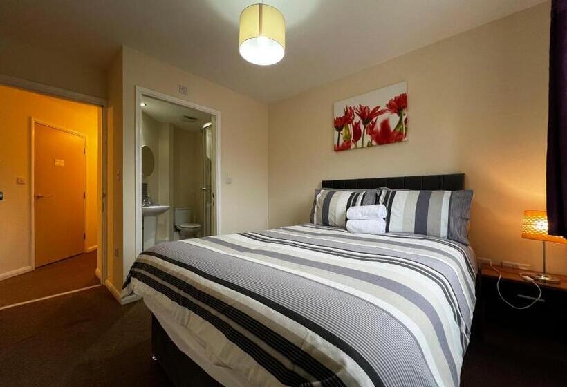Номер Стандарт, Crownford Guesthouse   Close To Hanley Centre And University
