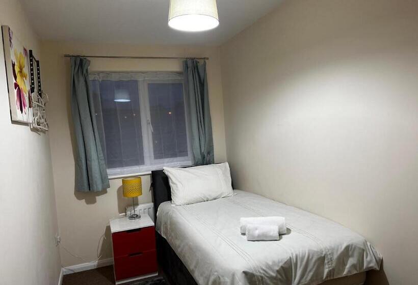 Номер Стандарт Индивидуальный, Crownford Guesthouse   Close To Hanley Centre And University