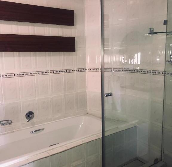 Люкс Повышенной Комфортности, Bedfordview Accommodation