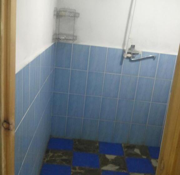 스탠다드 4인용 룸 공용 욕실, Shiringul Guesthouse In Nuratau Mountain