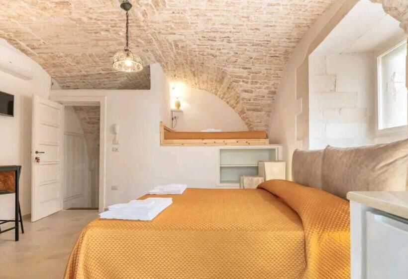 اتاق لوکس, La Pietra Del Duca