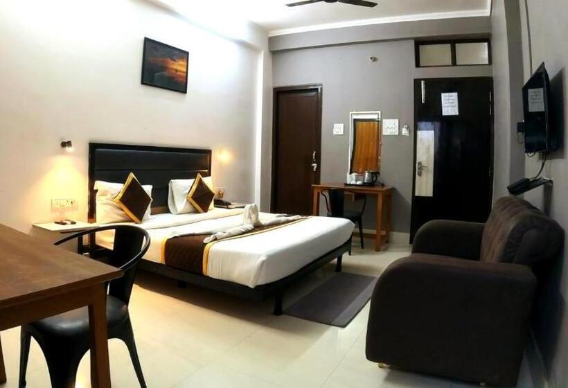 Номер Deluxe с Балконом, Holidayy Inn