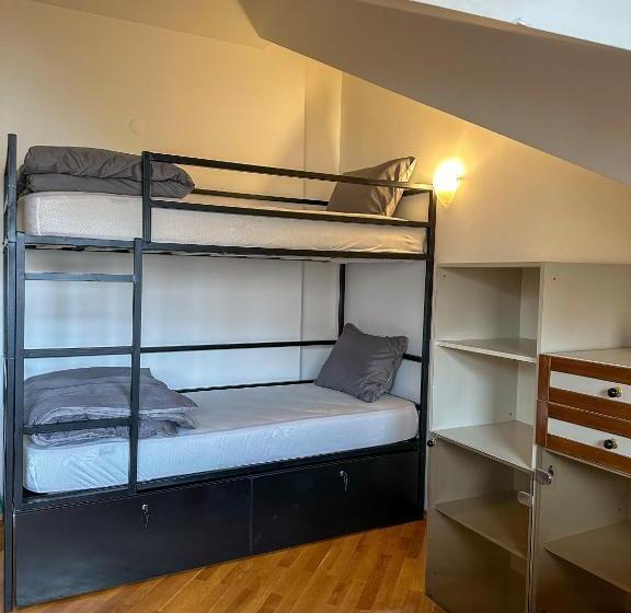 تختخواب در اتاق مشترک, My Mother S House Hostel