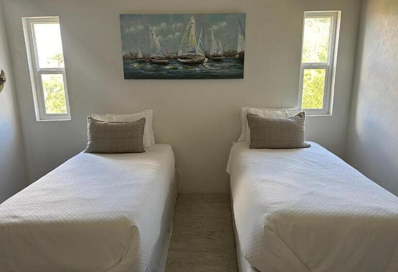 اتاق لوکس با چشم‌انداز دریا, Belle La Maye Bed And Breakfast Villa