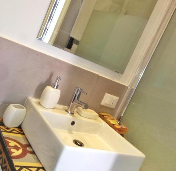سوئیت با بالکن, Palermo Rooms