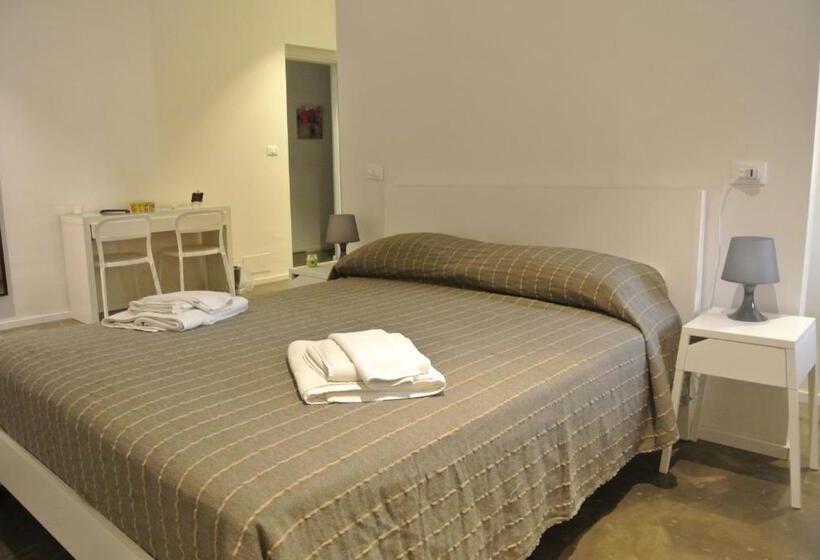 سوئیت با بالکن, Palermo Rooms