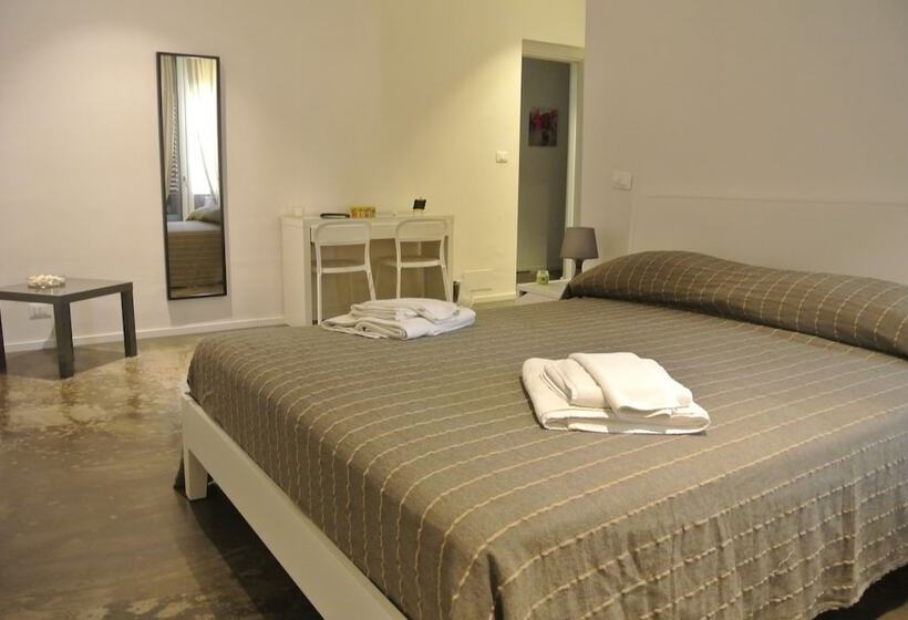 سوئیت با بالکن, Palermo Rooms