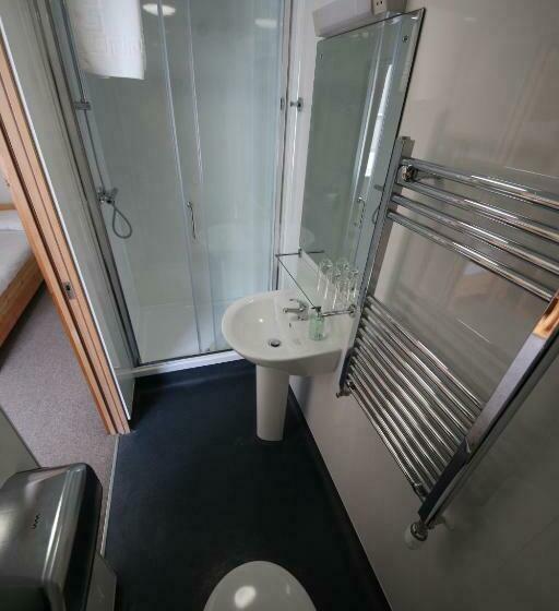 Camera Standard cu Paturi Suprapuse, Black Isle Bar & Rooms