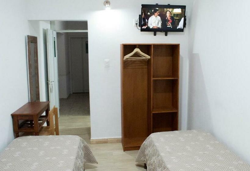 اتاق استاندارد چهار تخته, Lobato