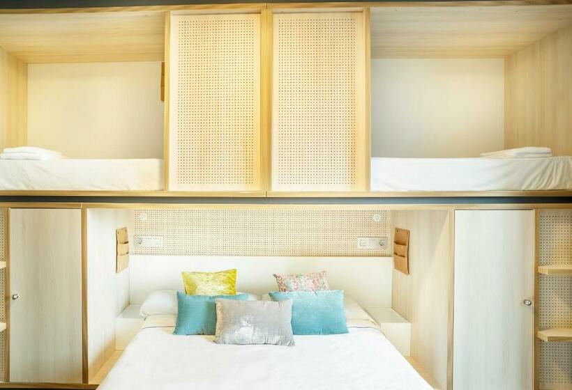 디럭스 패밀리 룸, Koisi Hostel