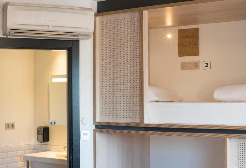 공동 객실, Koisi Hostel