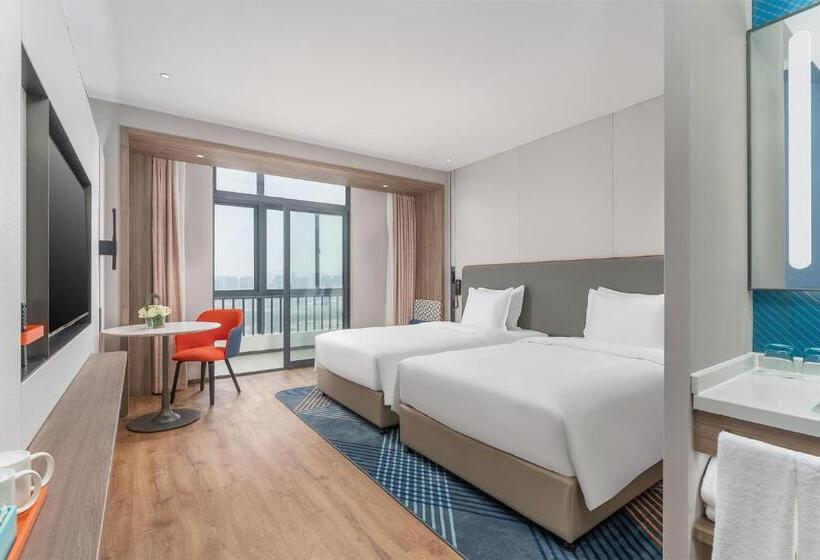 Номер Стандарт с Балконом, Holiday Inn Express Xiamen Jimei New Town By Ihg