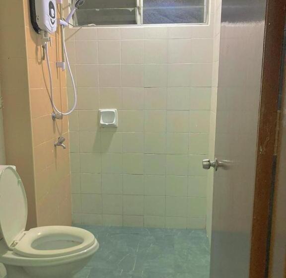 اتاق استاندارد با چشم‌انداز استخر, Nr Cyberstay 1 Shared Apartment, Non Sharing Bathroom