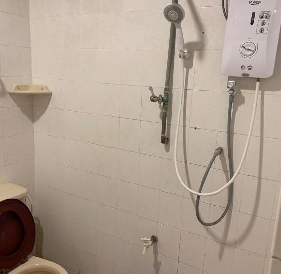 اتاق استاندارد چهار تخته, Pondok Sri Salang