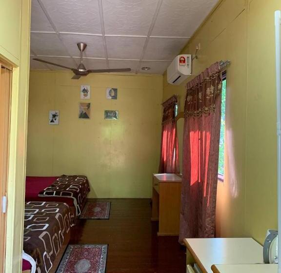 اتاق استاندارد چهار تخته, Pondok Sri Salang