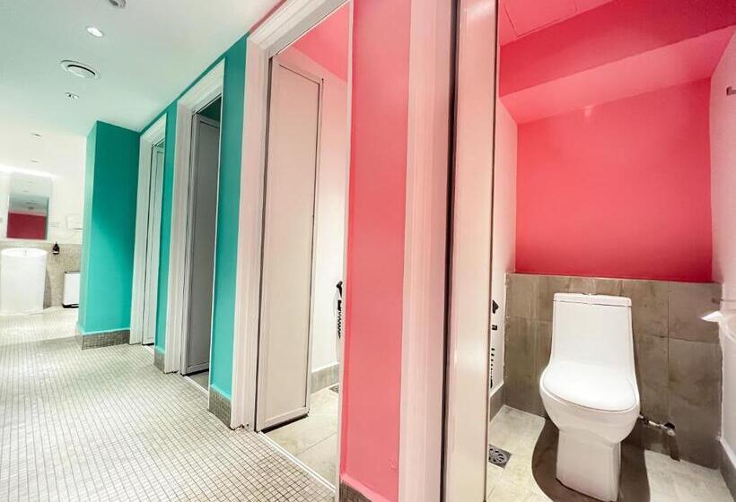 חדר סטנדרט לשלושה עם חדר אמבטיה משוף, Sleep Box Penang