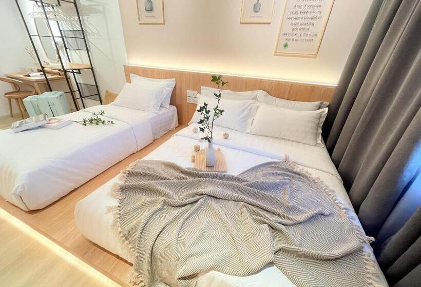 חדר סטנדרט לשלושה עם חדר אמבטיה משוף, Sleep Box Penang
