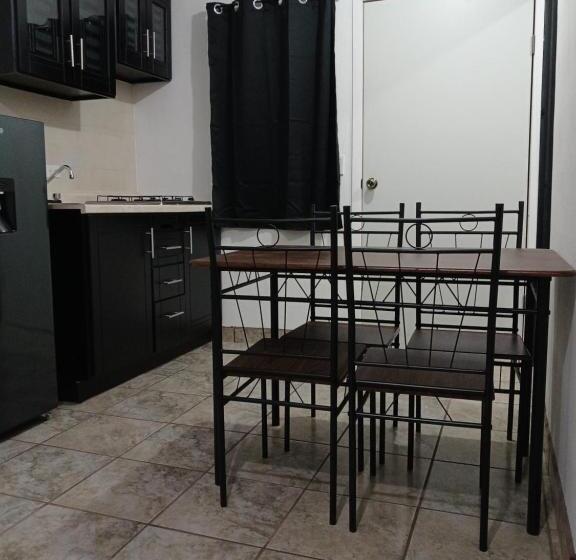 スタンダードスタジオ, Casa Y Estudios Manzanilla